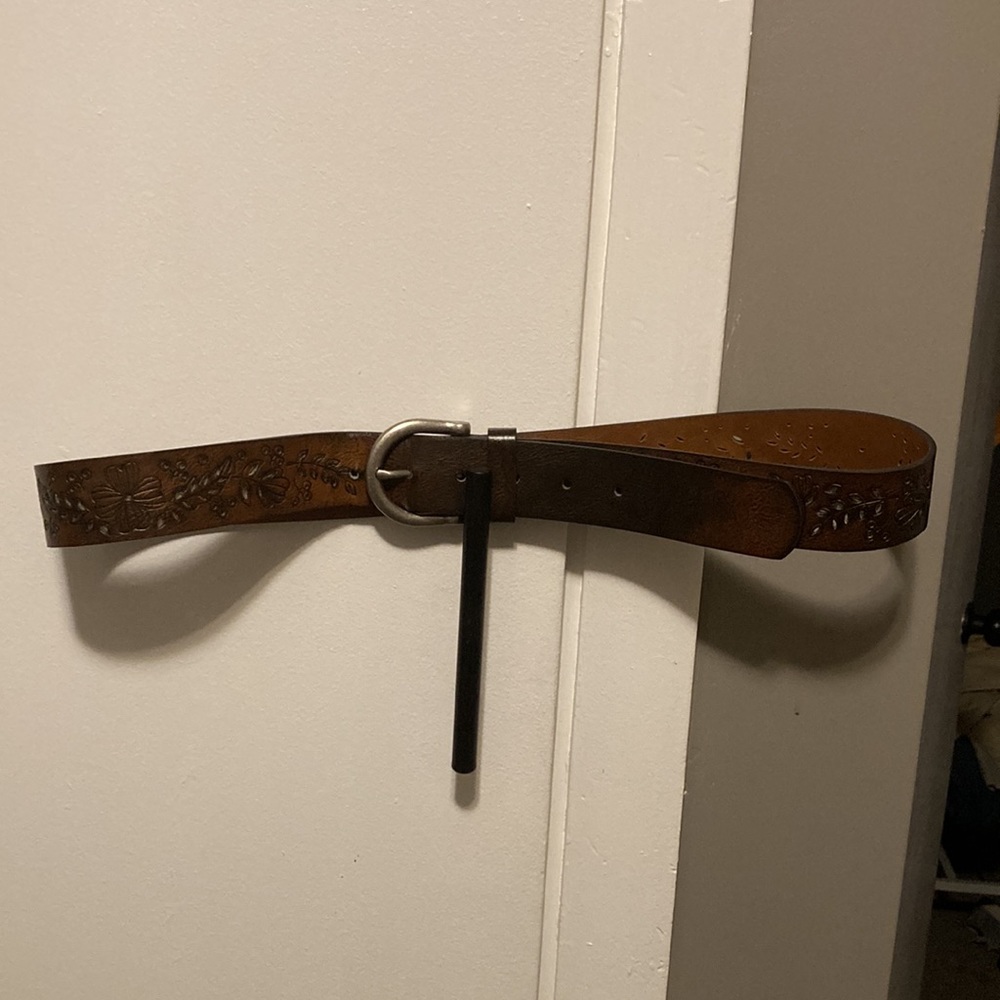 In Excellent used condition. Relic Size Large Women’s belt.